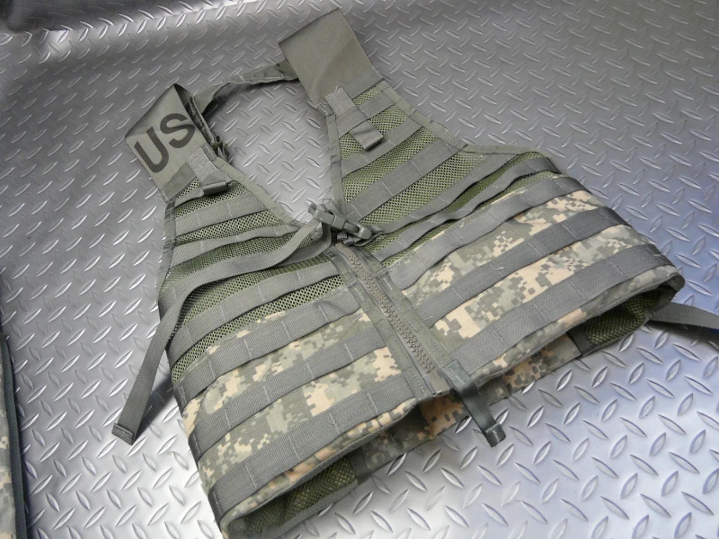 ミリタリーショップ 南国百貨店.COM|沖縄 MOLLE II ACU ベスト 新品 [L-215] - MOLLE I 記録写真5