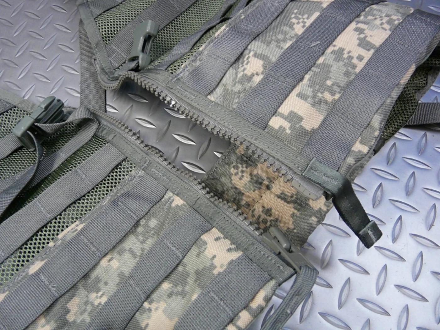 ミリタリーショップ 南国百貨店.COM|沖縄 MOLLE II ACU ベスト 新品 [L-215] - MOLLE I 記録写真8