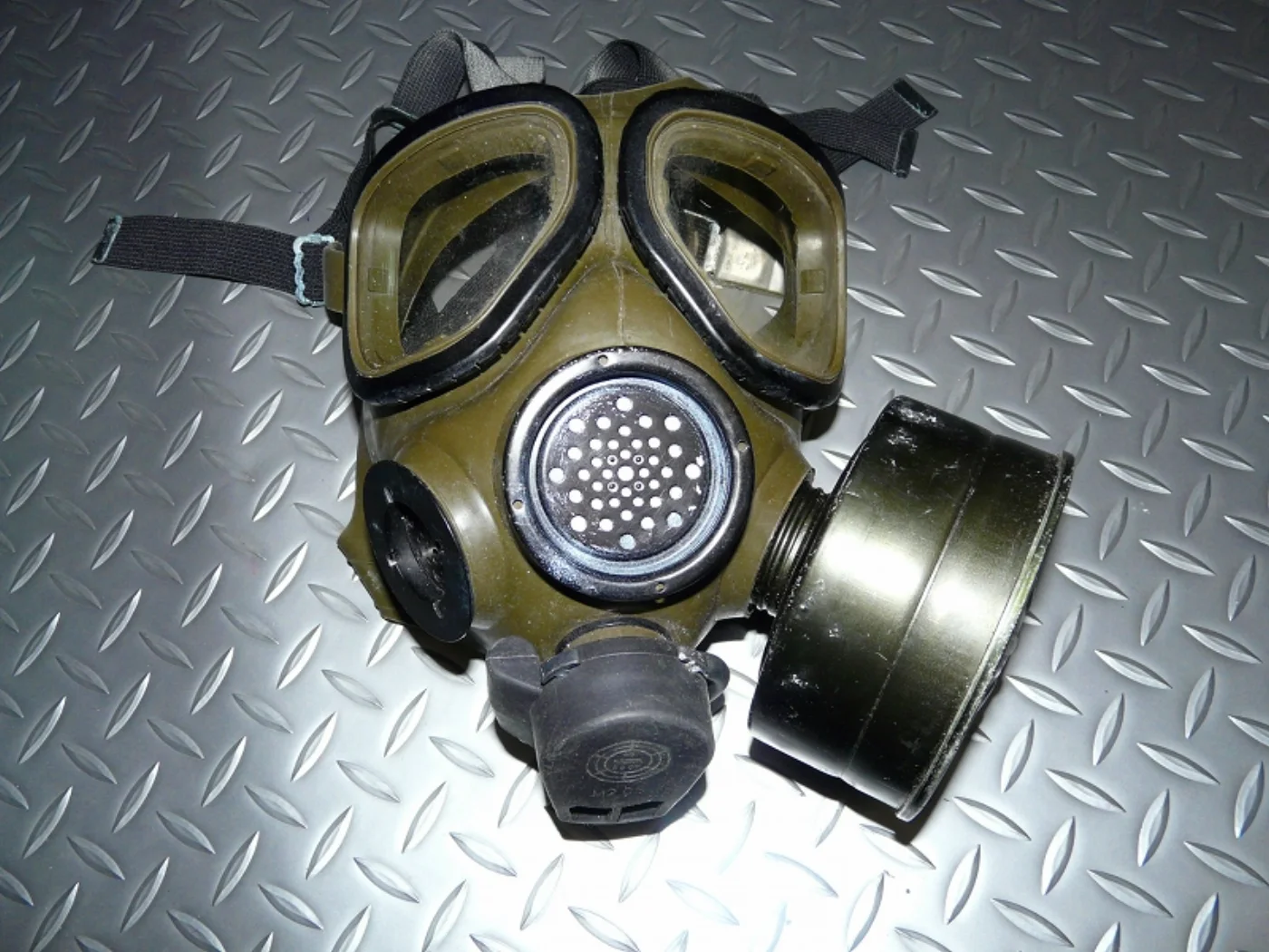 ミリタリーショップ 南国百貨店.COM|沖縄 M40 ガスマスク 米軍 リペア品 キャニスター付き [I-560] - 記録写真4