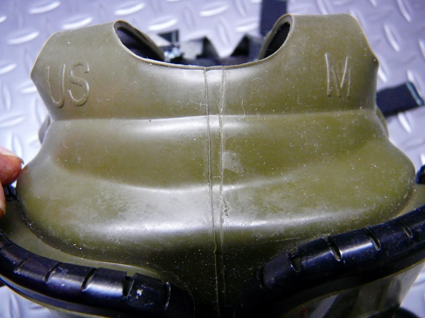 ミリタリーショップ 南国百貨店.COM|沖縄 M40 ガスマスク 米軍 リペア品 キャニスター付き [I-560] - 記録写真8