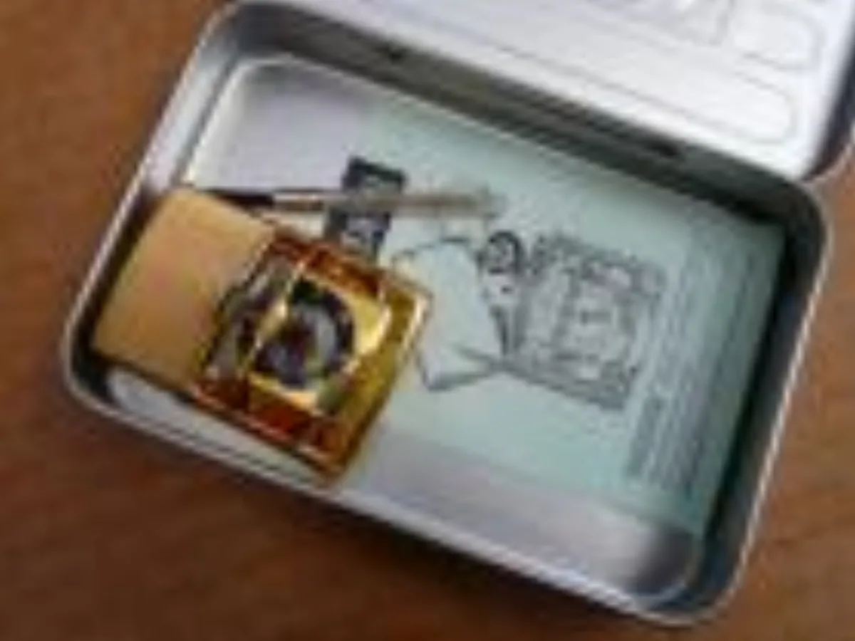 ミリタリーショップ 南国百貨店.COM|沖縄 Zippo EXPLORER コンパス付き アルミケース入り [ZZ D- 記録写真1
