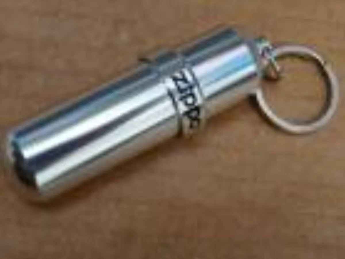 ミリタリーショップ 南国百貨店.COM|沖縄 Zippo オイル入れ？ [ZZ D-1580] - Zippo オイル入 記録写真1