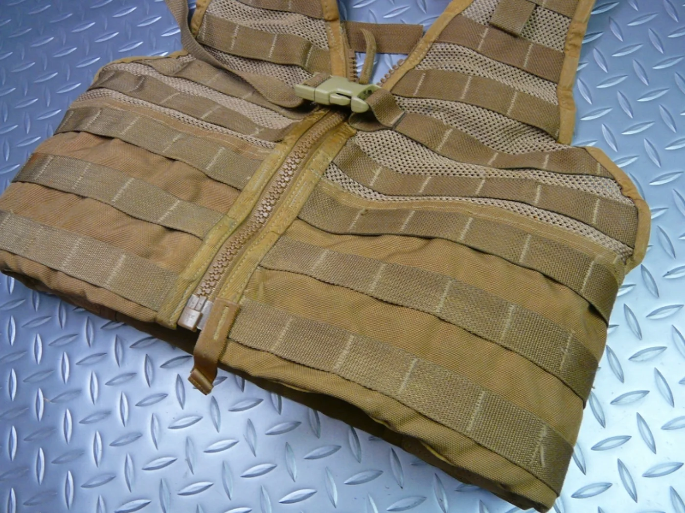 ミリタリーショップ 南国百貨店.COM|沖縄 MOLLE II コヨーテ ベスト USMC [Z L-221] - MO 記録写真4