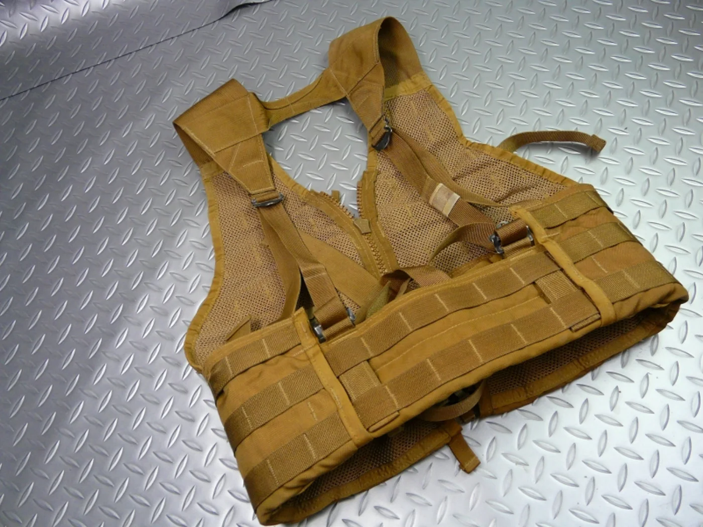 ミリタリーショップ 南国百貨店.COM|沖縄 MOLLE II コヨーテ ベスト USMC [Z L-221] - MO 記録写真5