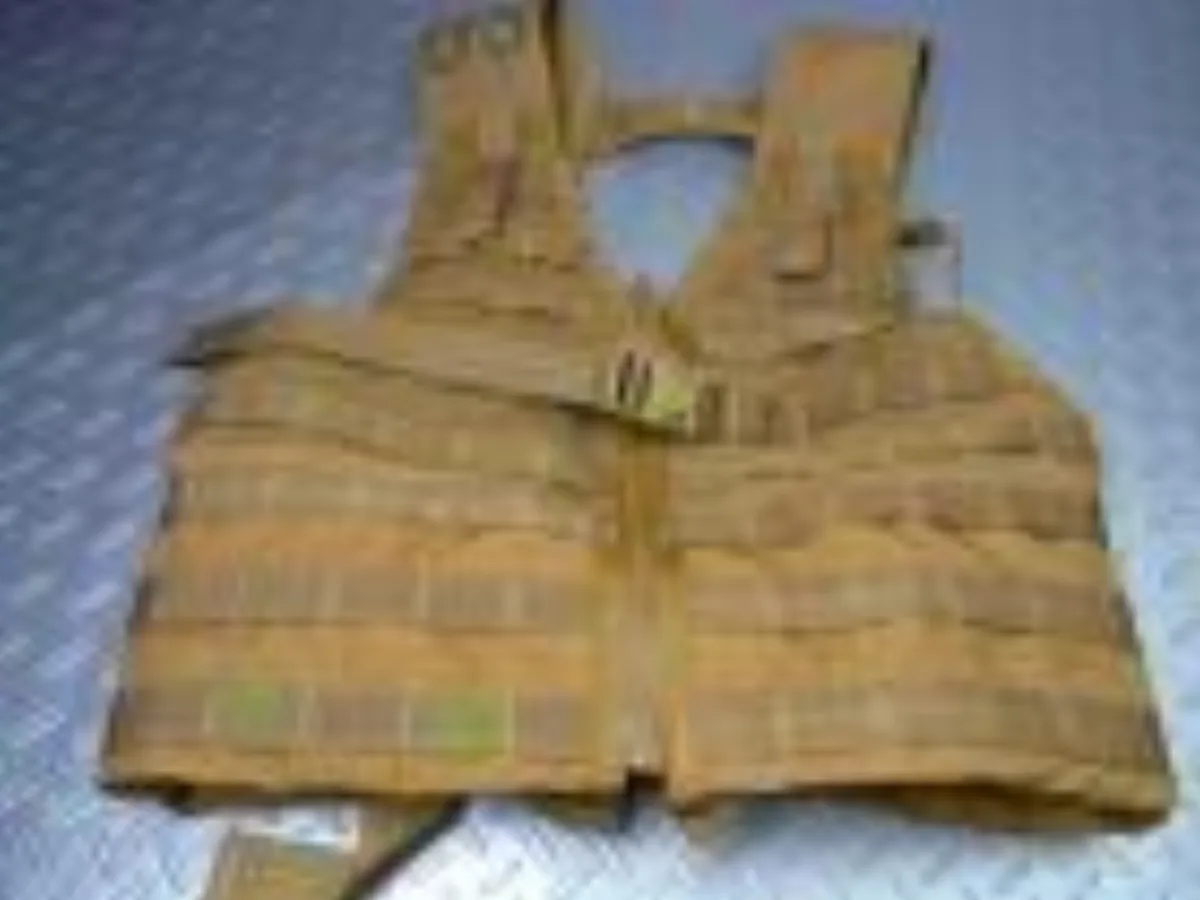 ミリタリーショップ 南国百貨店.COM|沖縄 MOLLE II コヨーテ ベスト USMC [Z L-220] - MO 記録写真1