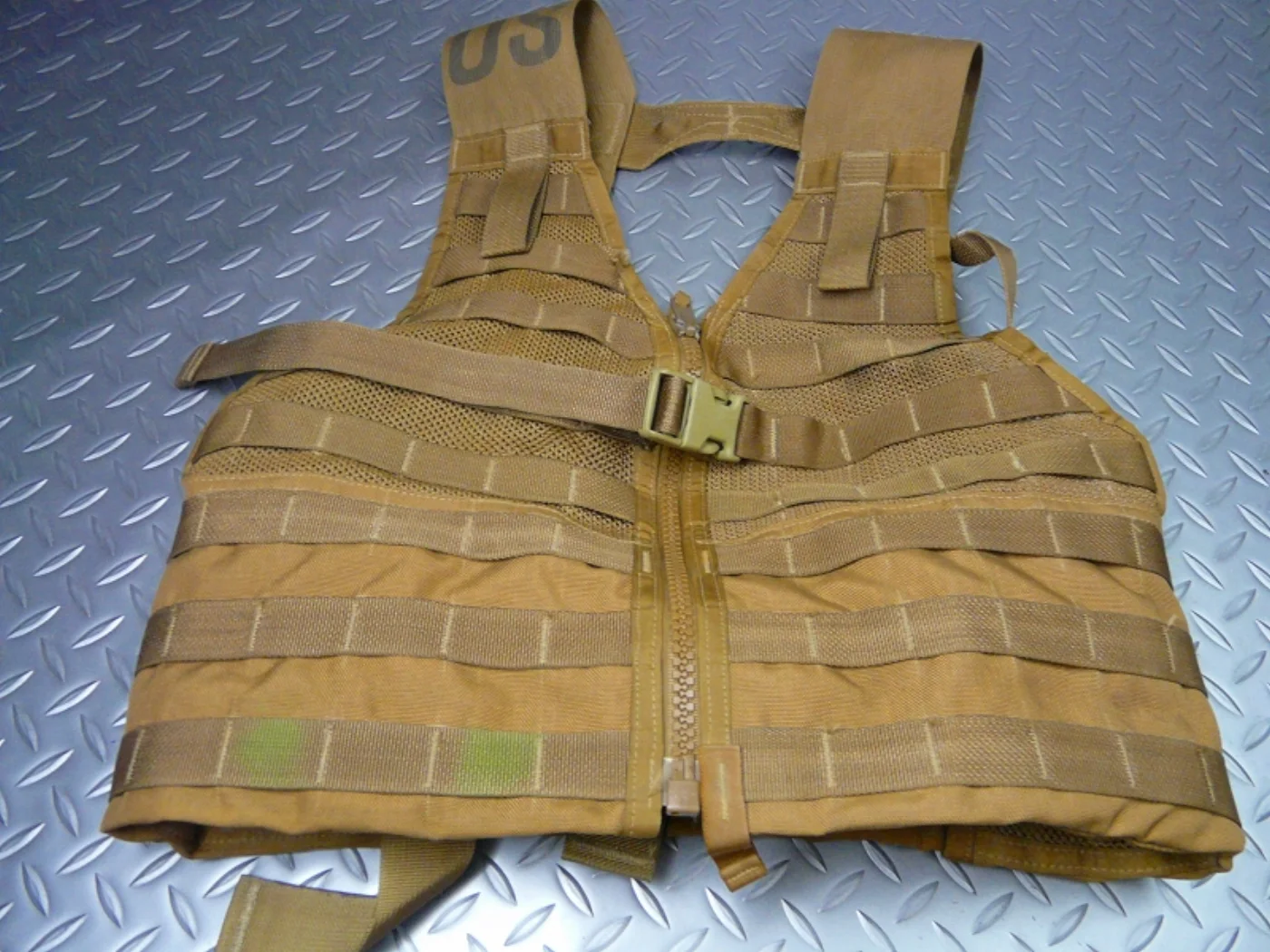 ミリタリーショップ 南国百貨店.COM|沖縄 MOLLE II コヨーテ ベスト USMC [Z L-220] - MO 記録写真2