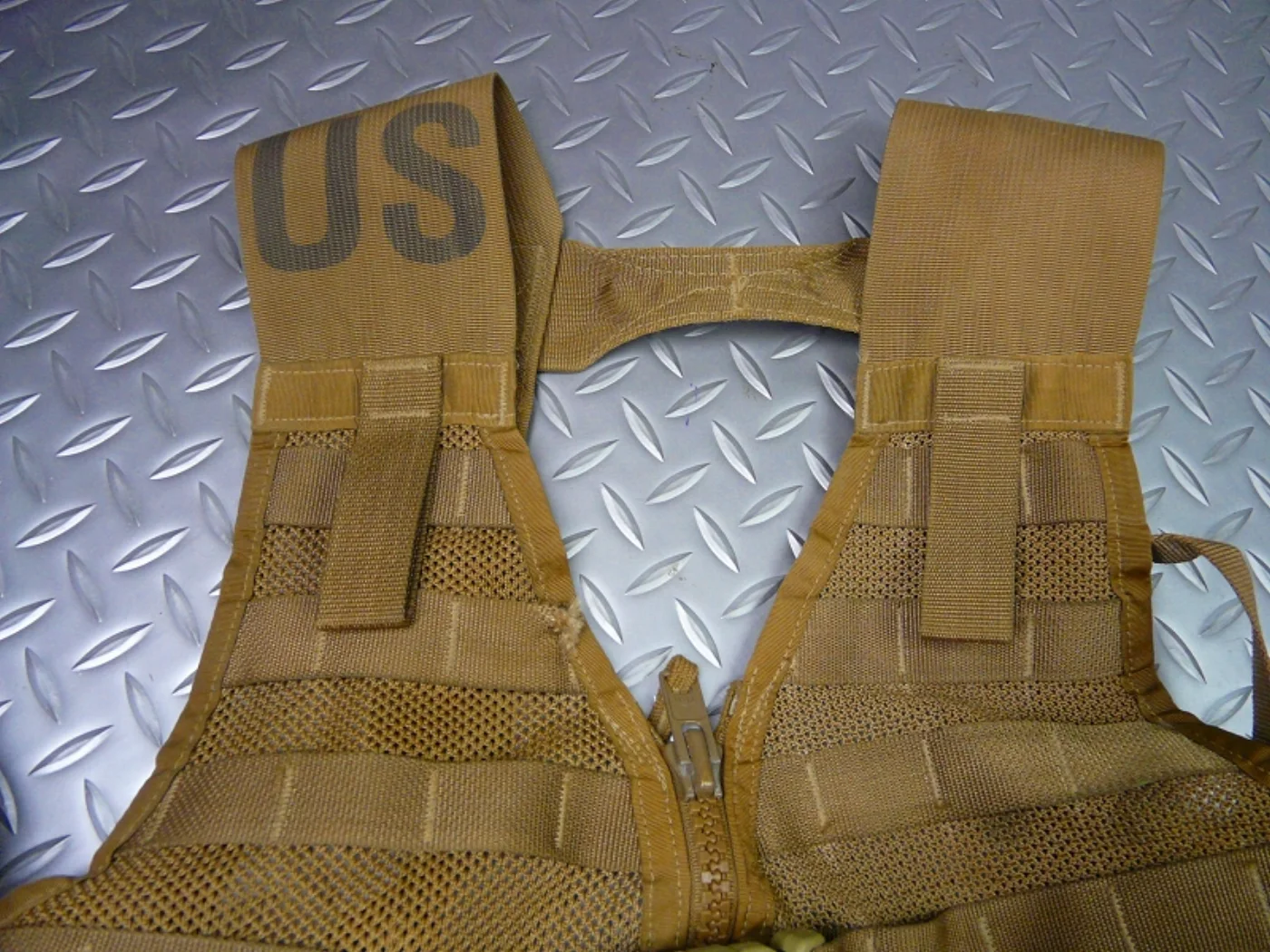 ミリタリーショップ 南国百貨店.COM|沖縄 MOLLE II コヨーテ ベスト USMC [Z L-220] - MO 記録写真3