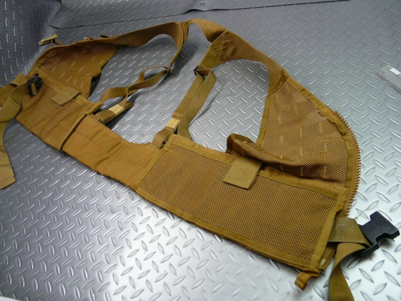 ミリタリーショップ 南国百貨店.COM|沖縄 MOLLE II コヨーテ ベスト USMC [Z L-220] - MO 記録写真6