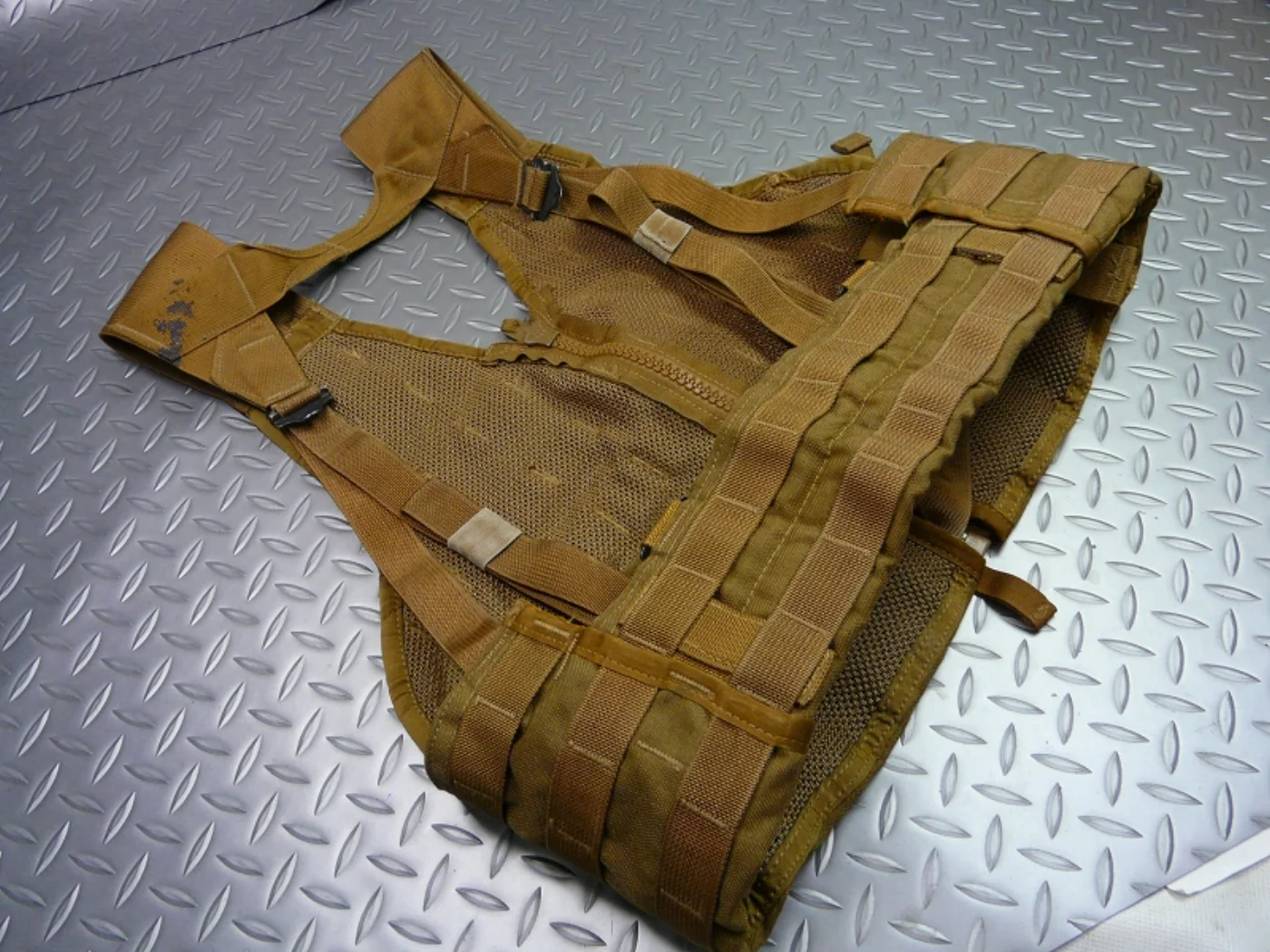 ミリタリーショップ 南国百貨店.COM|沖縄 MOLLE II コヨーテ ベスト USMC [L-219] - MOLL 記録写真3