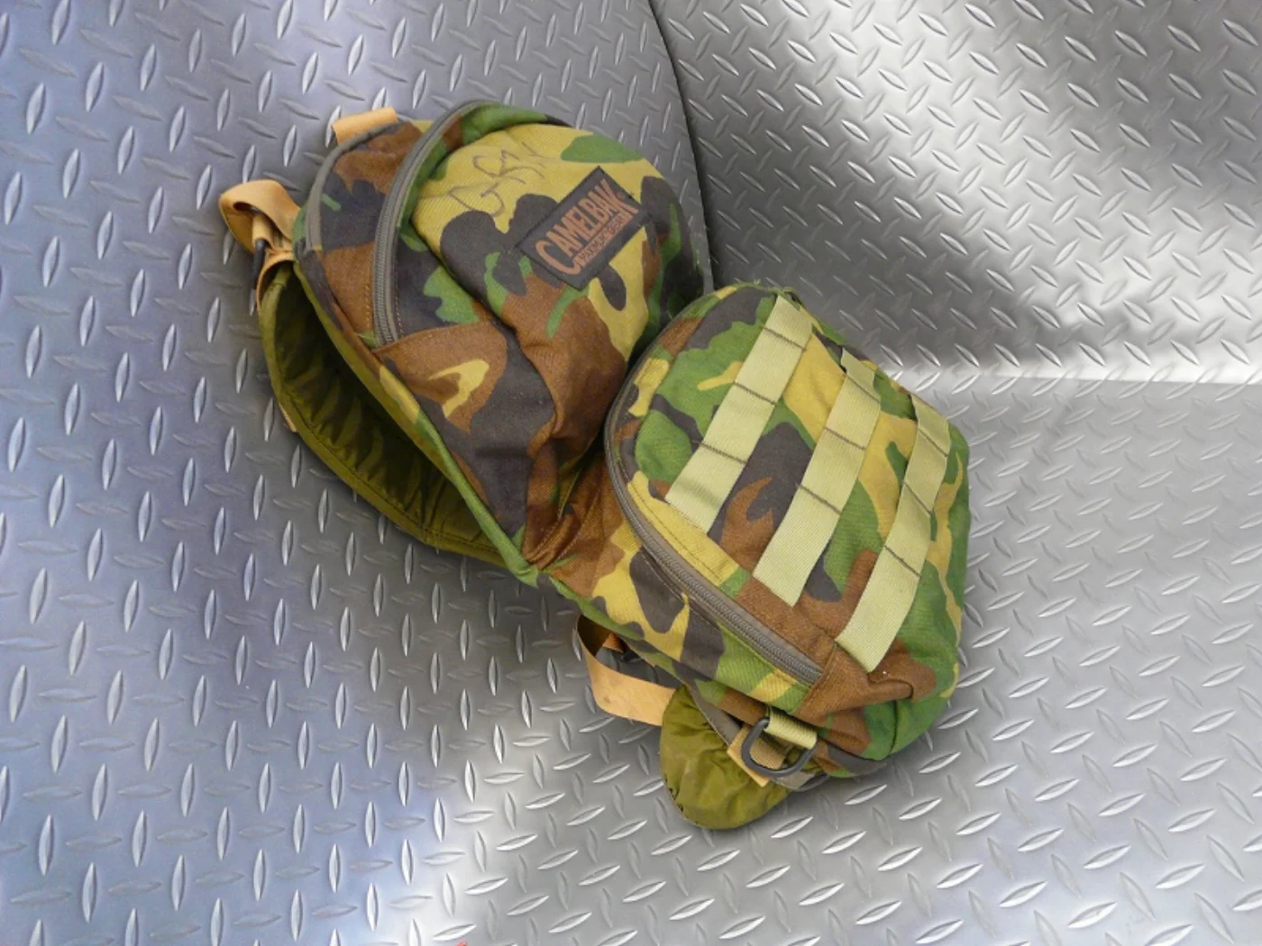 ミリタリーショップ 南国百貨店.COM|沖縄 CAMELBAG 水筒なし リュックサック [X-323] - CAMEL 記録写真2