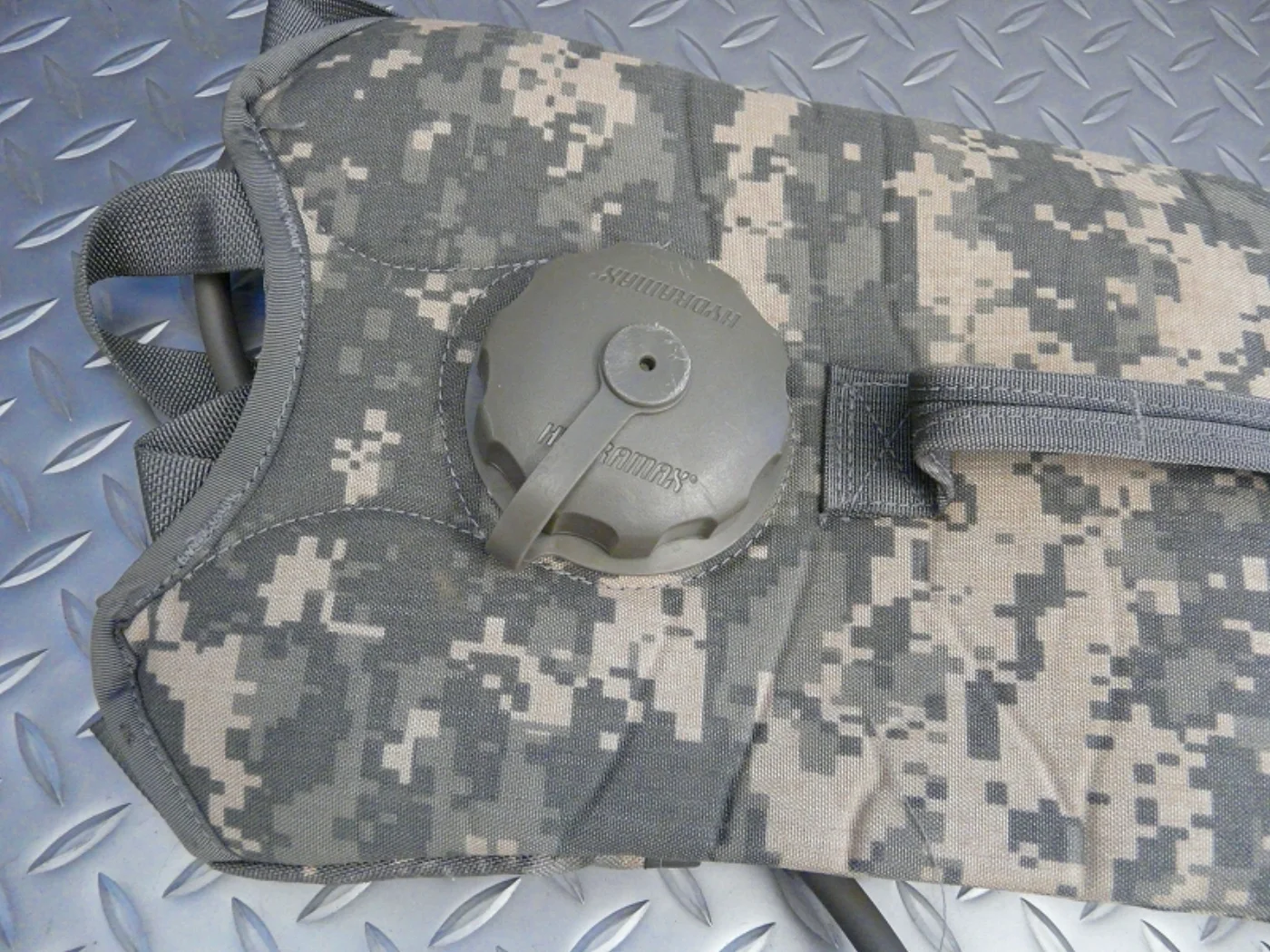 ミリタリーショップ 南国百貨店.COM|沖縄 ACU MOLLE II HYDRATION SYSTEM CARRIER 記録写真3