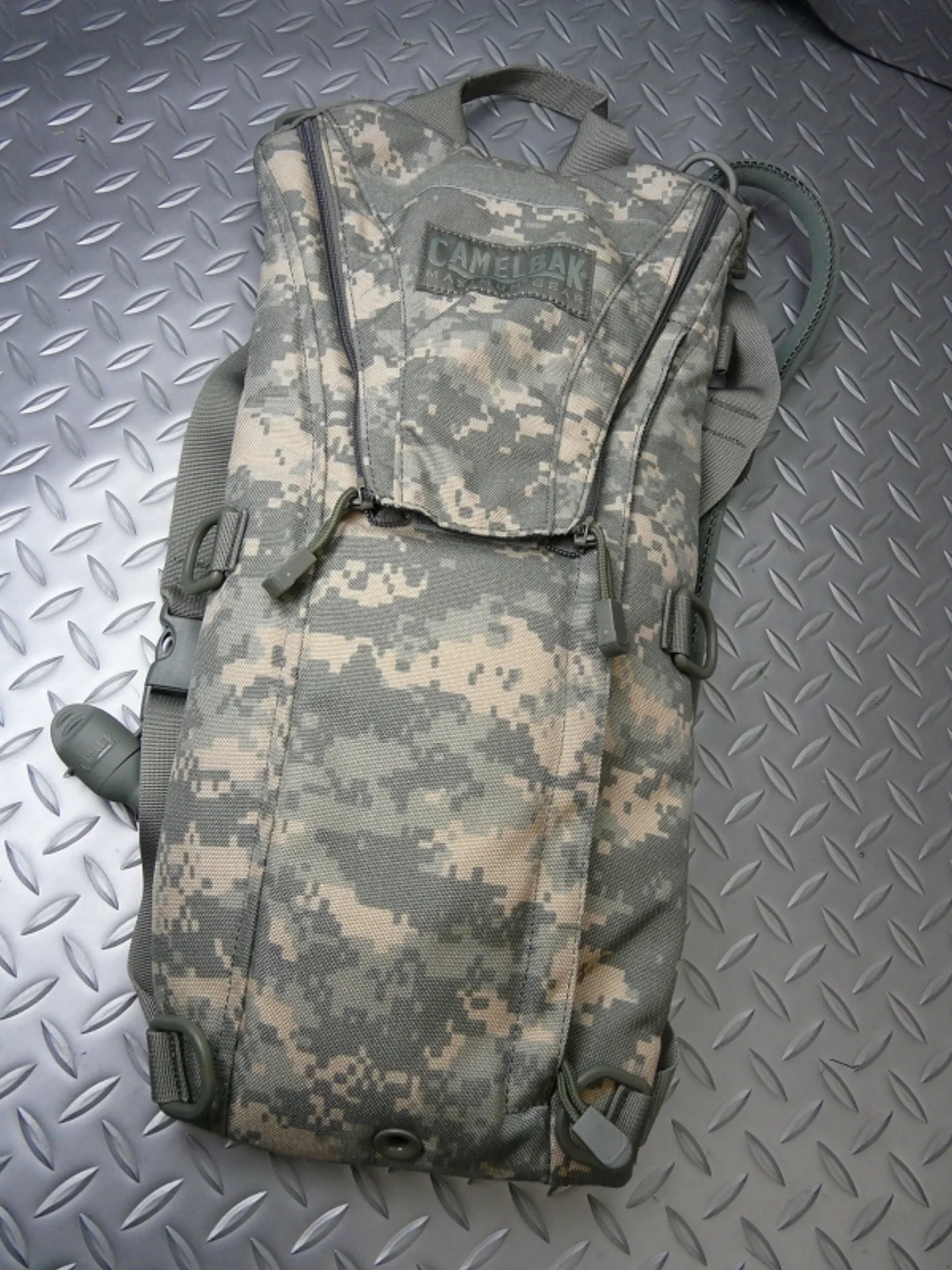 ミリタリーショップ 南国百貨店.COM|沖縄 CAMELBAK ACU 極上品 [X-358] - CAMELBAK A 記録写真2