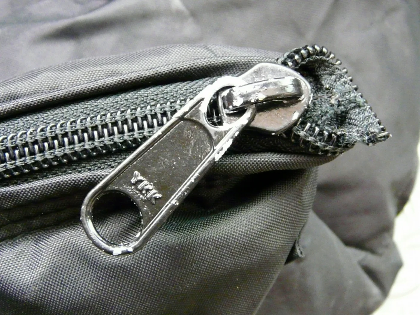 ミリタリーショップ 南国百貨店.COM|沖縄 ヘルメットバッグ 黒 [A-580] - ヘルメットバッグ 黒汚れあり 記録写真5