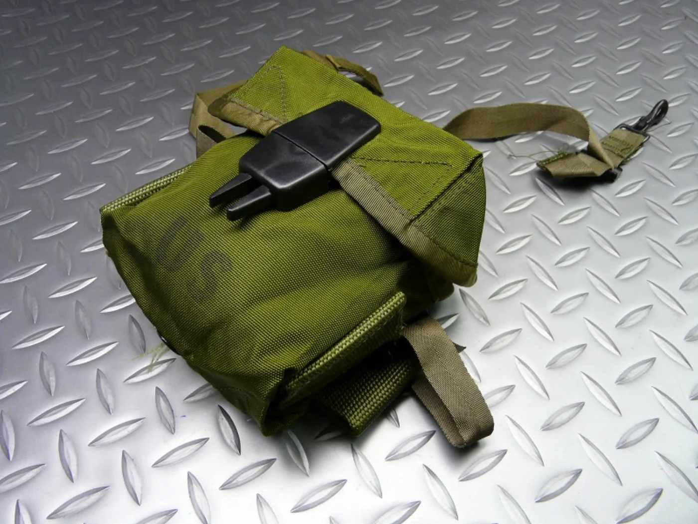 ミリタリーショップ 南国百貨店.COM|沖縄 マガジンポーチ [Z D-1619] - マガジンポーチベルトに通して携帯 記録写真2