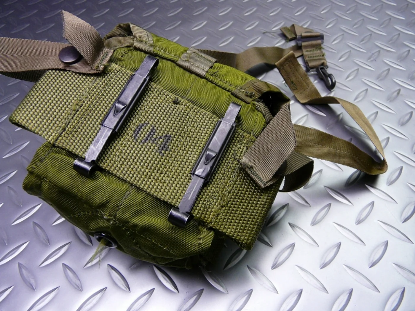 ミリタリーショップ 南国百貨店.COM|沖縄 マガジンポーチ [Z D-1619] - マガジンポーチベルトに通して携帯 記録写真4