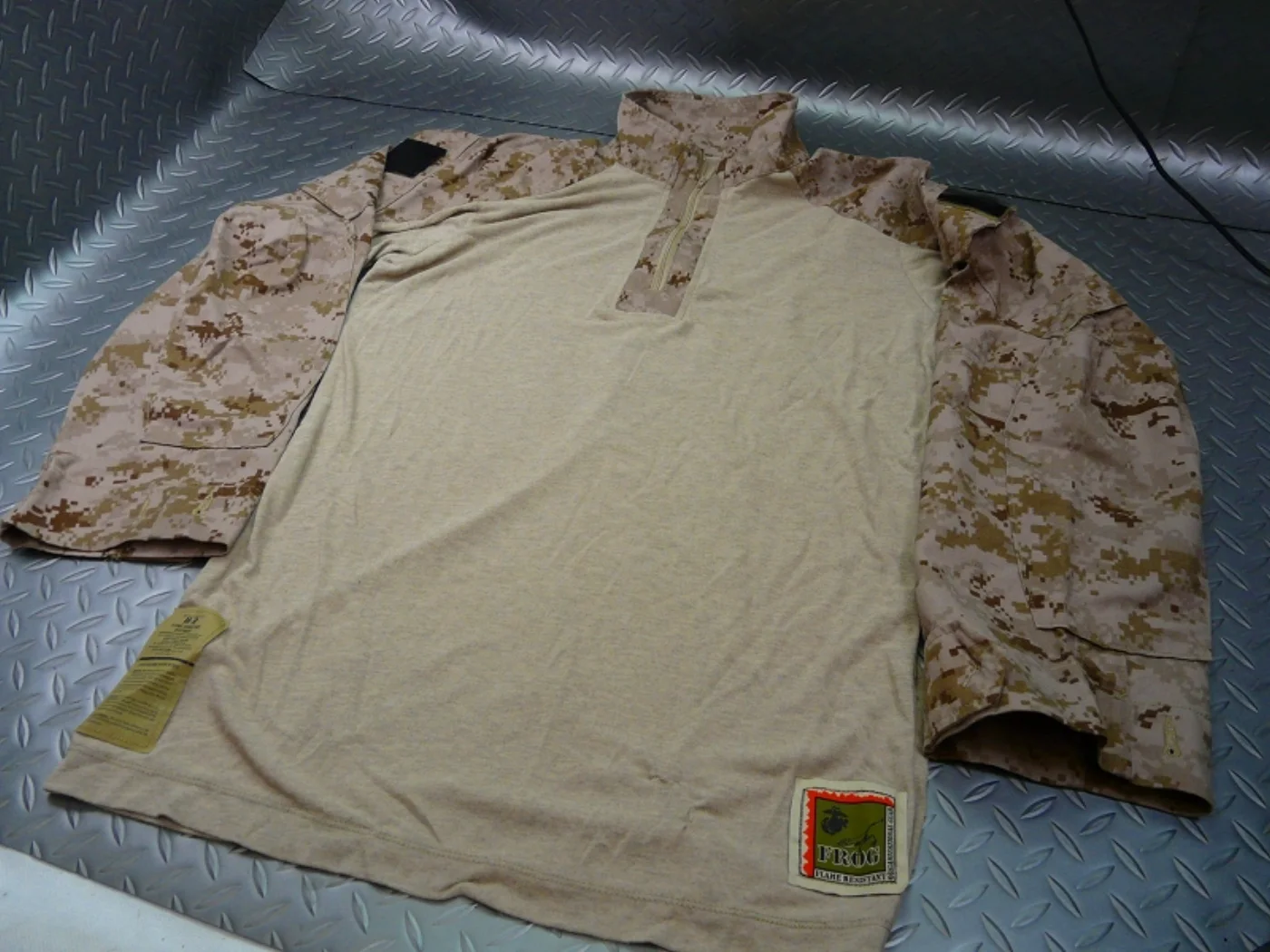 ミリタリーショップ 南国百貨店.COM|沖縄 USMC MARPAT デザート コンバットシャツ IRパッチ付き [Z- 記録写真2