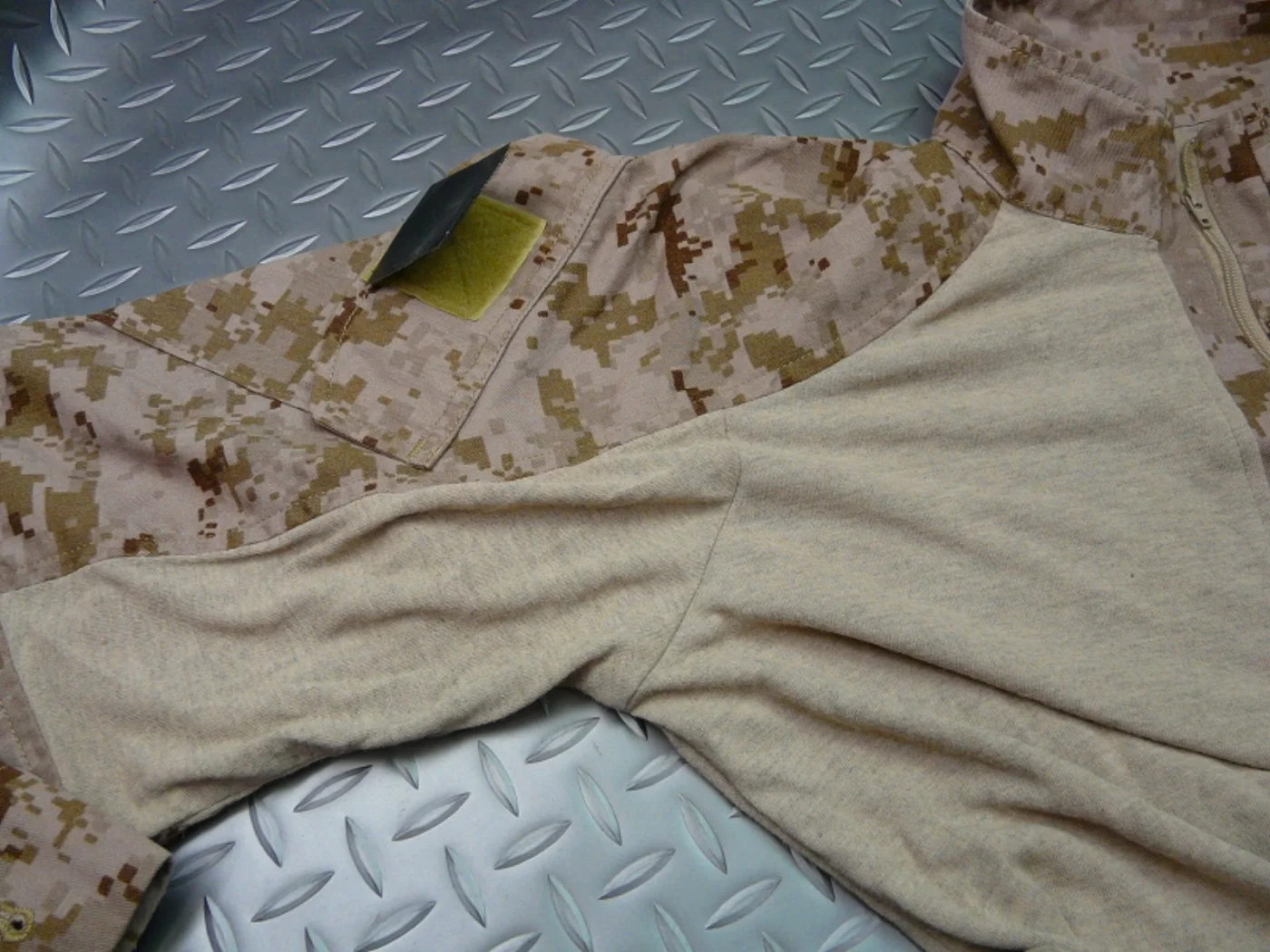 ミリタリーショップ 南国百貨店.COM|沖縄 USMC MARPAT デザート コンバットシャツ IRパッチ付き [Z- 記録写真4