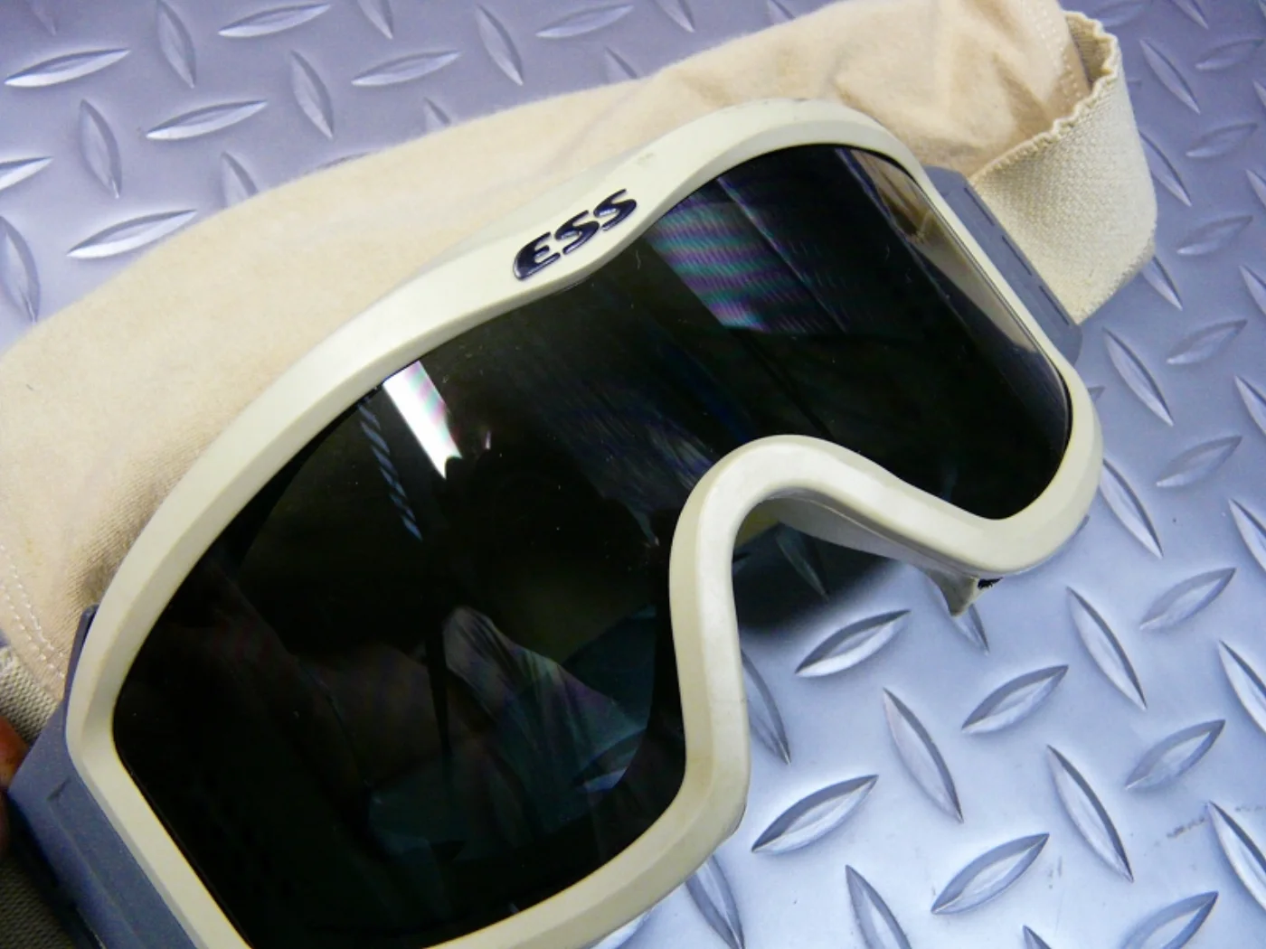 ミリタリーショップ 南国百貨店.COM|沖縄 ESS ゴーグル スモークレンズ 中古良品 [P-077] - ESS ゴ 記録写真4