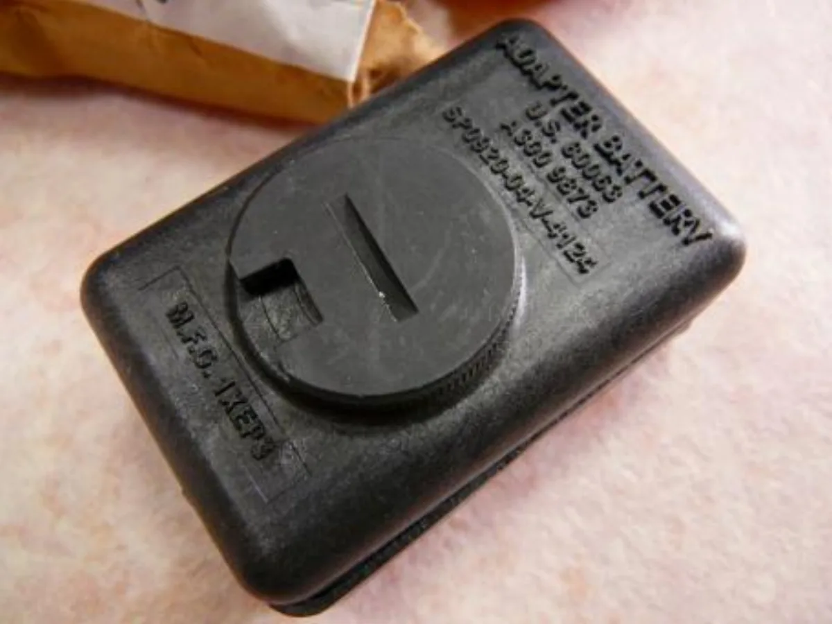 ミリタリーショップ 南国百貨店.COM|沖縄 ナイトビジョン用バッテリーボックス 未使用 [Z Q-621] - ナイト 記録写真1