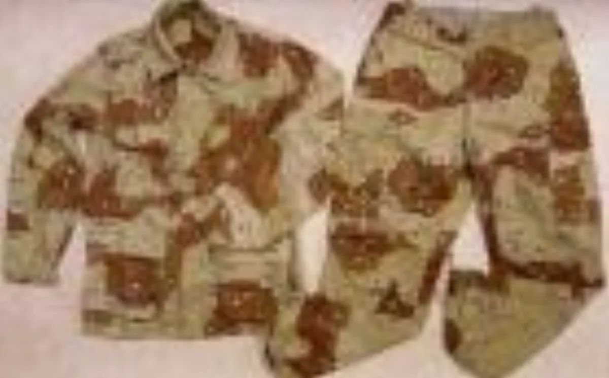 ミリタリーショップ 南国百貨店.COM|沖縄 6C 迷彩服上下セット 湾岸戦争 チョコチップ M [ZZ Q-632] 記録写真1